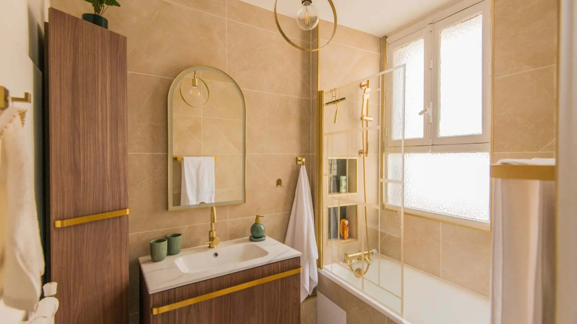 Luxury Art Deco Elegant Escape By Eiffel Tower Apartment Paris