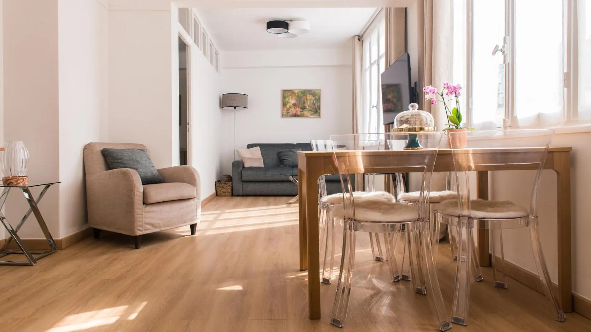 Luxury Art Deco Elegant Escape By Eiffel Tower Apartment Paris