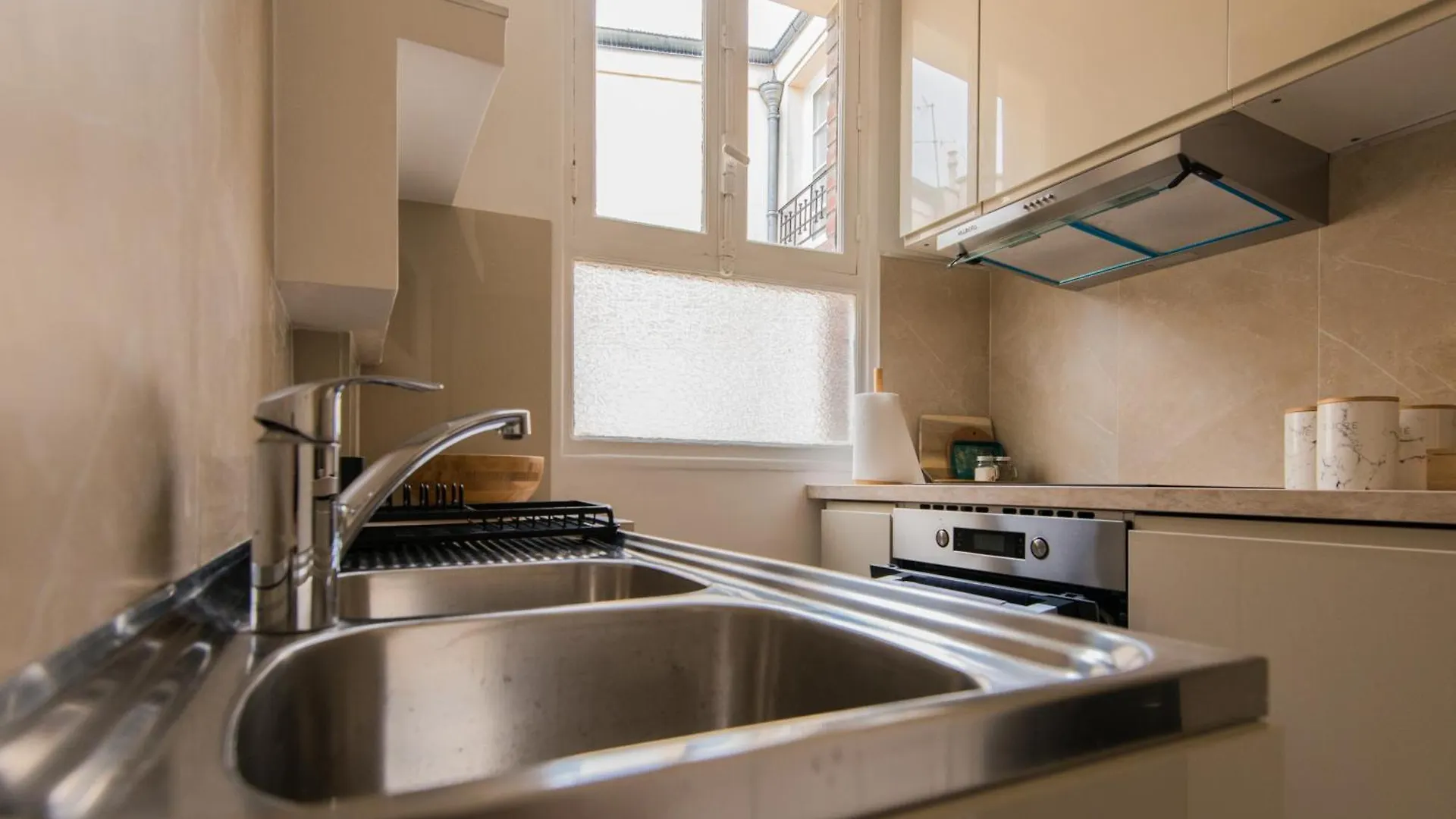 Luxury Art Deco Elegant Escape By Eiffel Tower Apartment Paris France