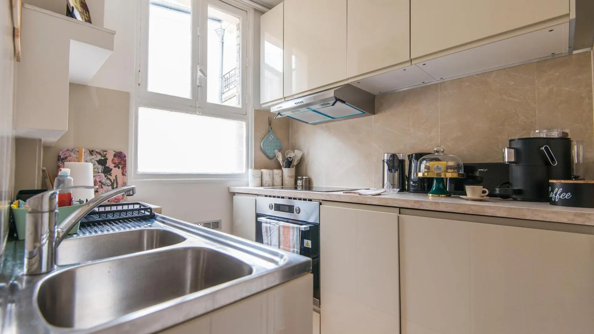 Luxury Art Deco Elegant Escape By Eiffel Tower Apartment Paris
