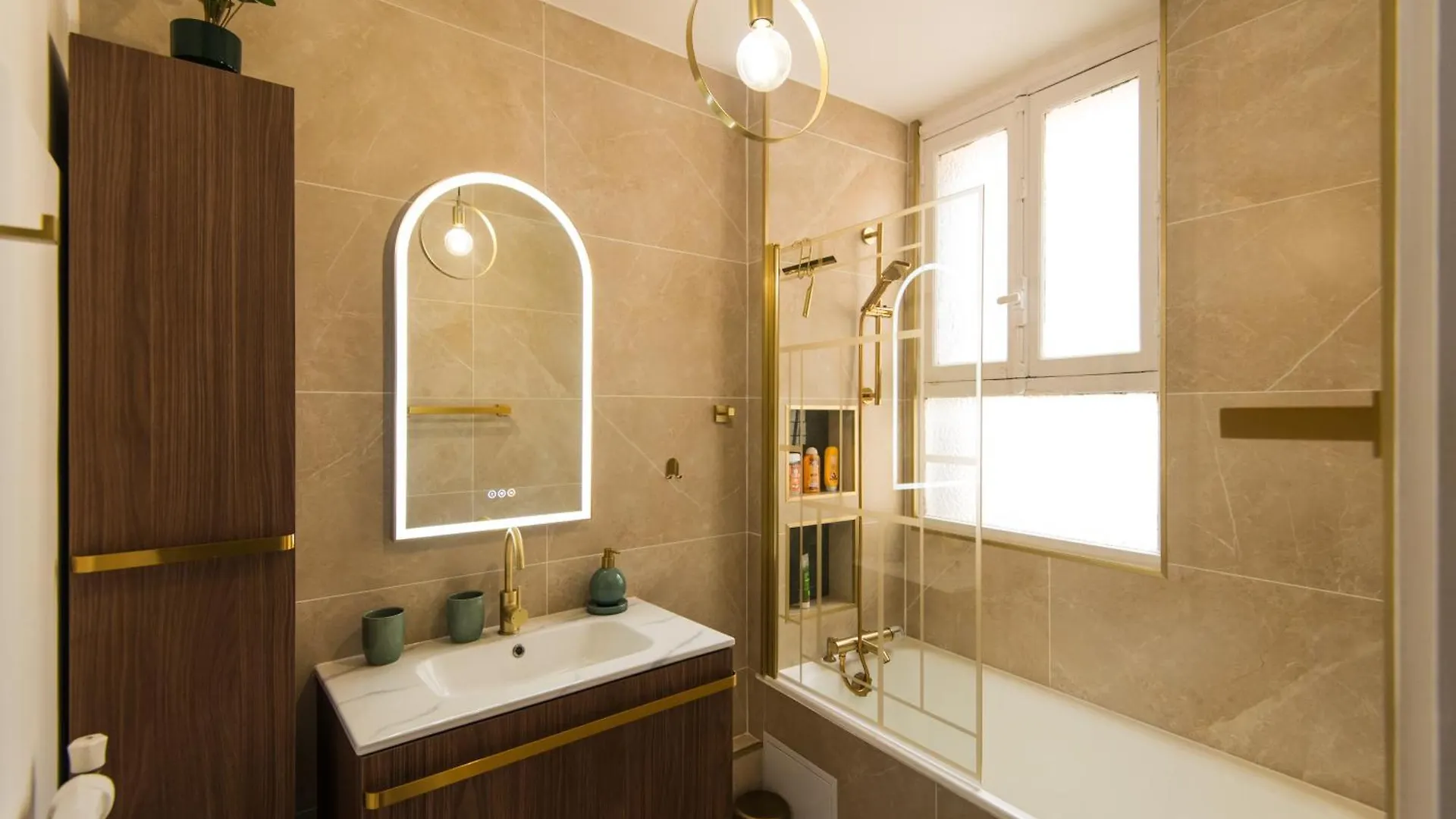 Luxury Art Deco Elegant Escape By Eiffel Tower Apartment Paris