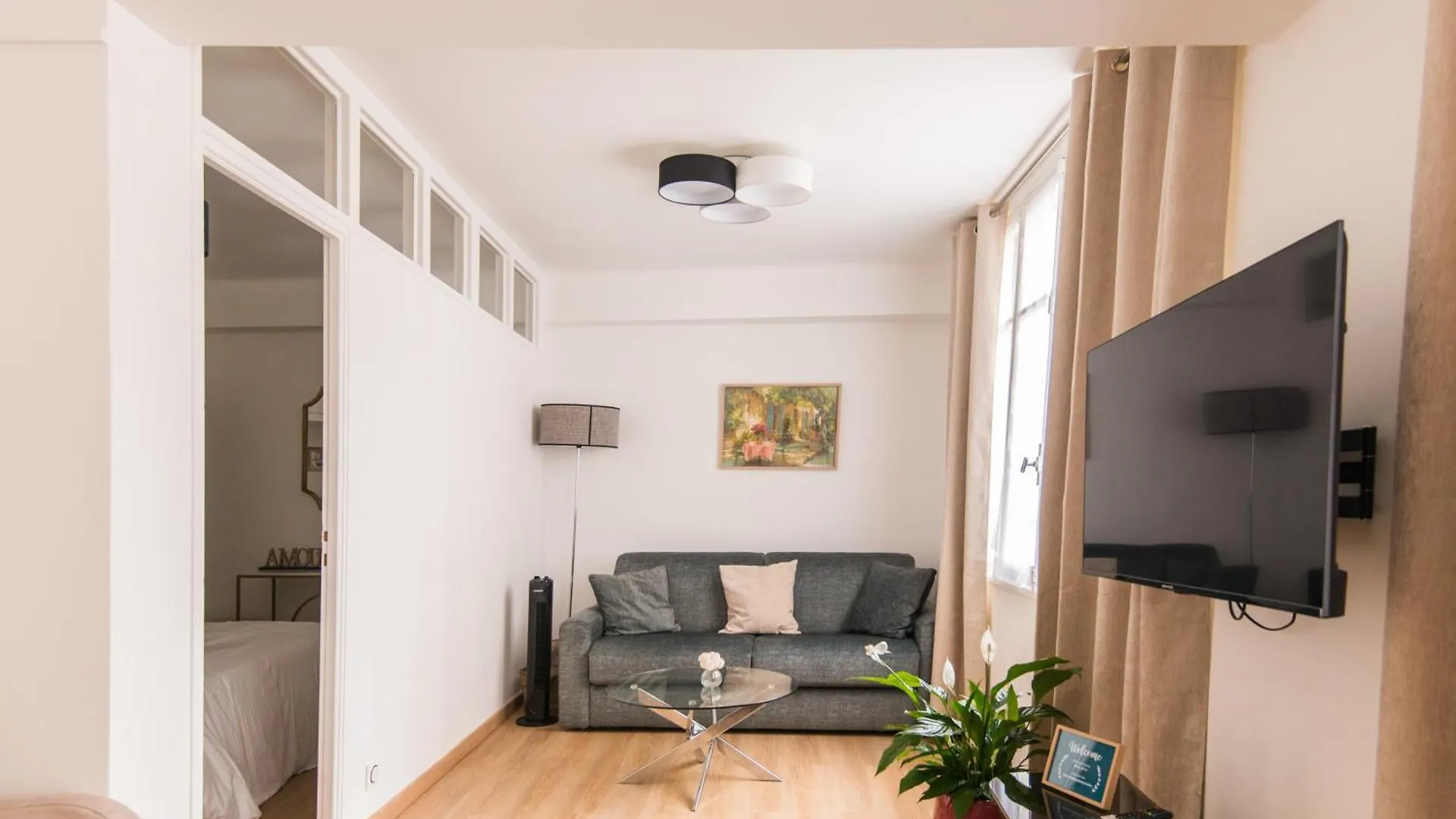 Luxury Art Deco Elegant Escape By Eiffel Tower Apartment Paris