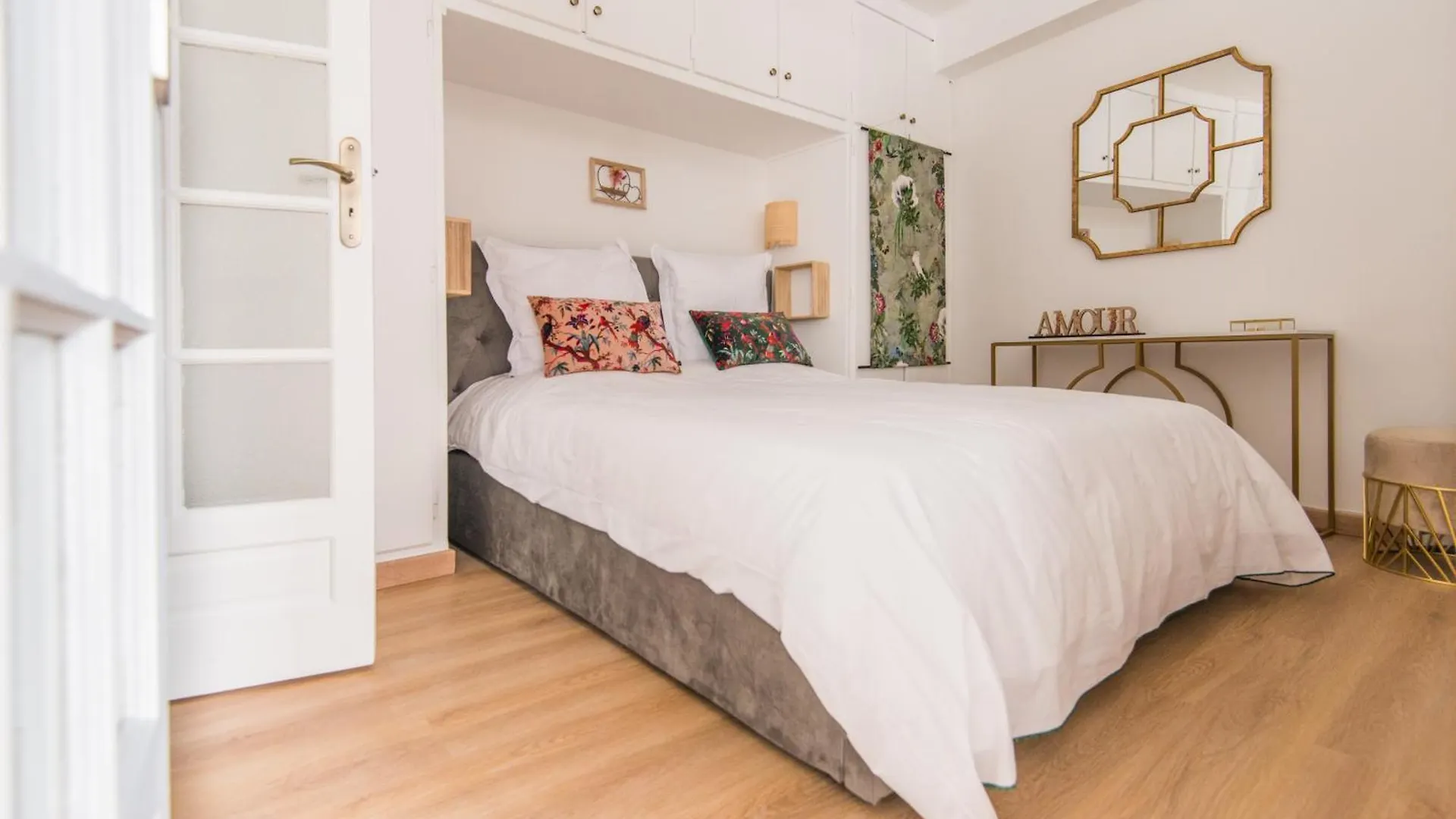 Luxury Art Deco Elegant Escape By Eiffel Tower Appartement Parijs