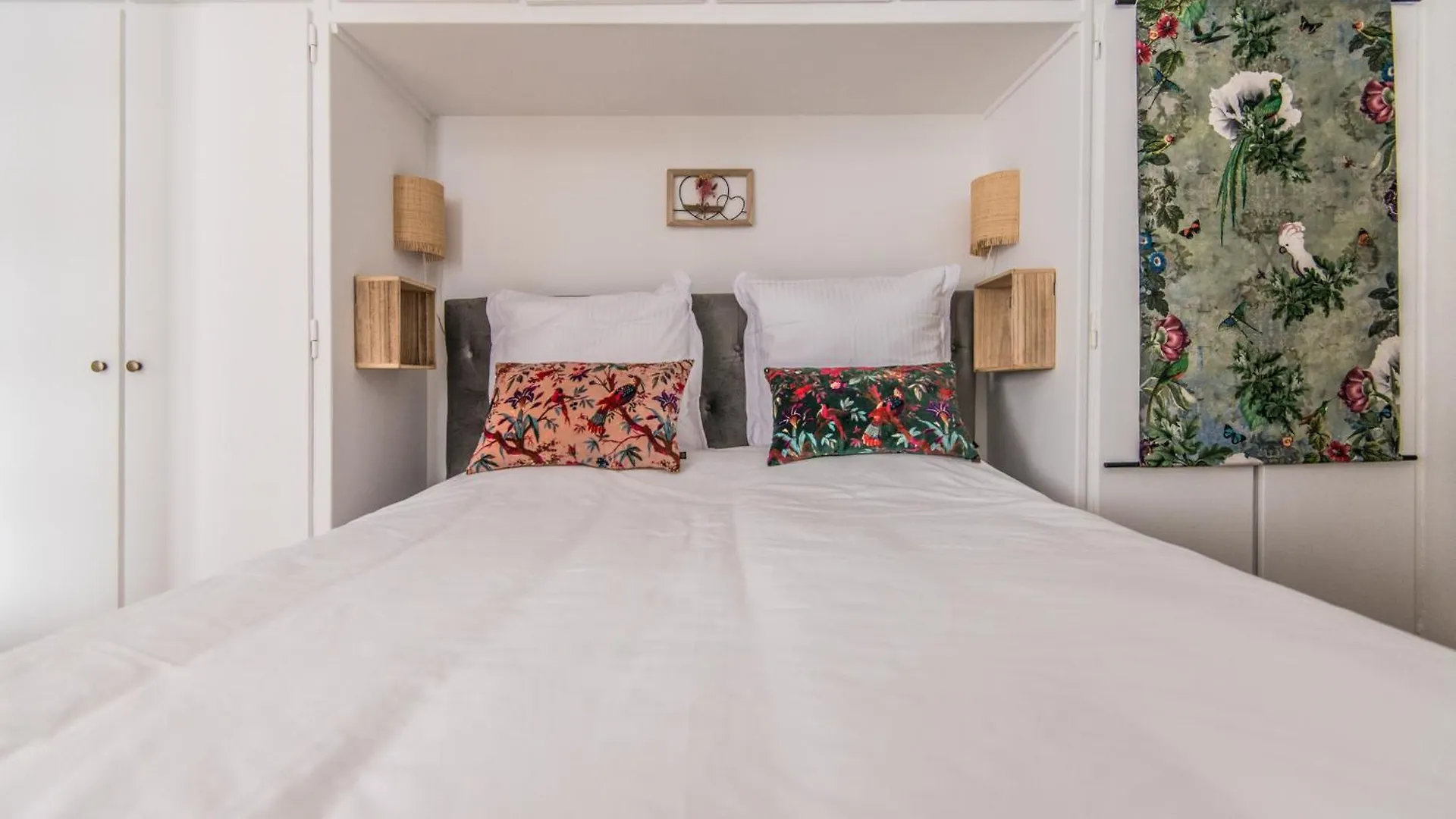 Luxury Art Deco Elegant Escape By Eiffel Tower Apartment Paris