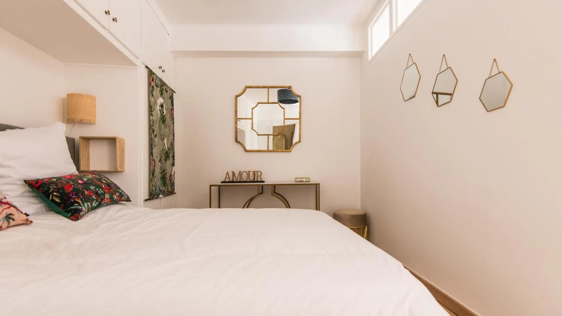 Luxury Art Deco Elegant Escape By Eiffel Tower Apartment Paris