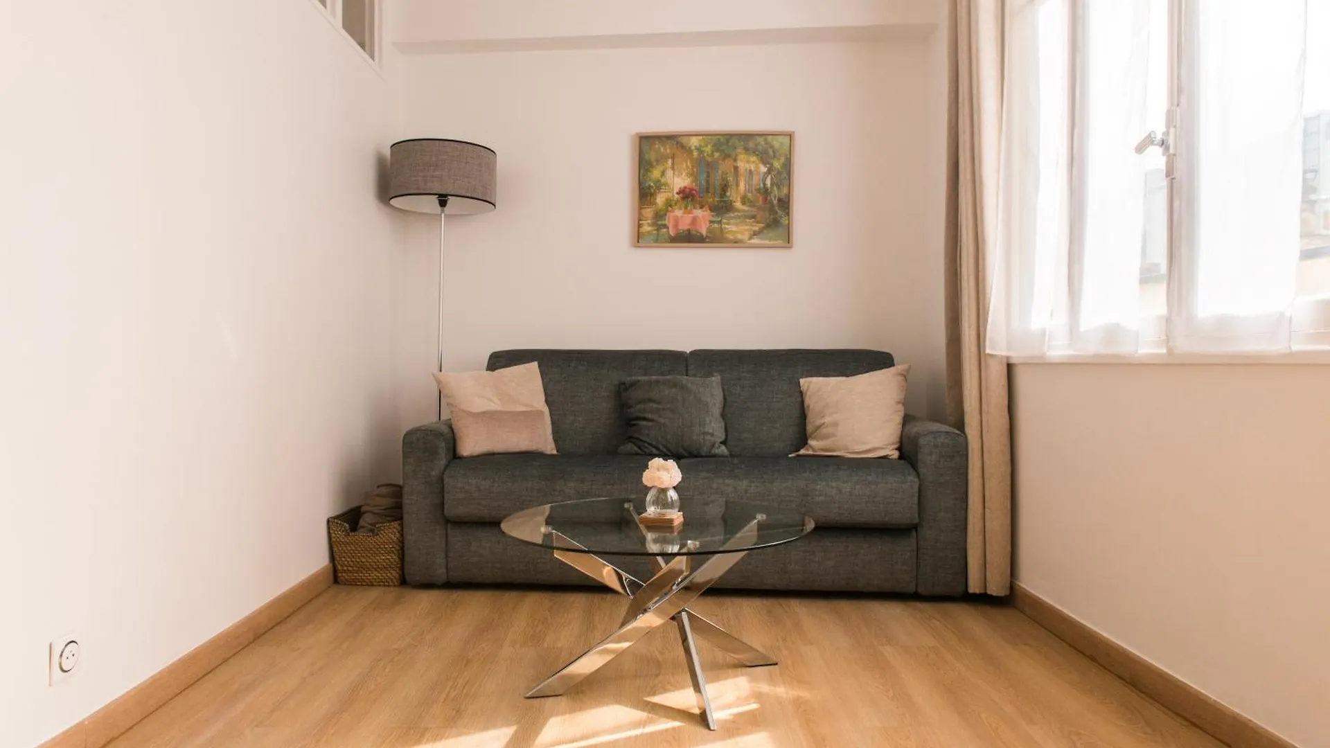 Luxury Art Deco Elegant Escape By Eiffel Tower Apartment Paris