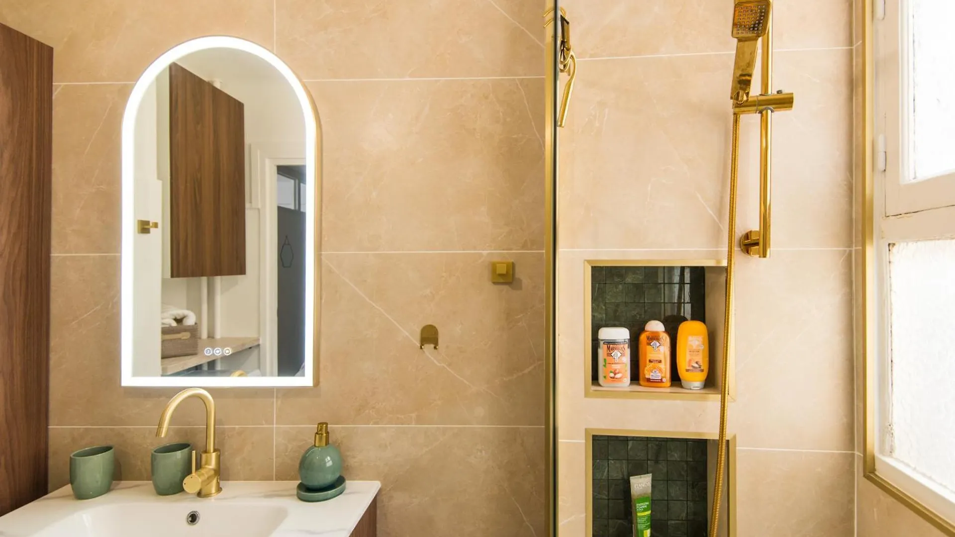 Luxury Art Deco Elegant Escape By Eiffel Tower Apartment Paris